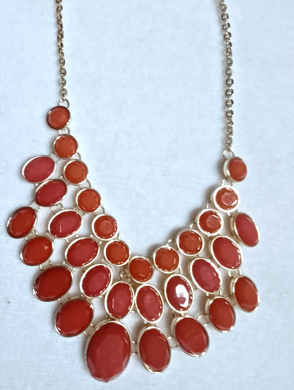 NEW YORK & COMPANY GOLDTONE BIB STATEMENT NECKLACE w/RED STONES-(NEW)